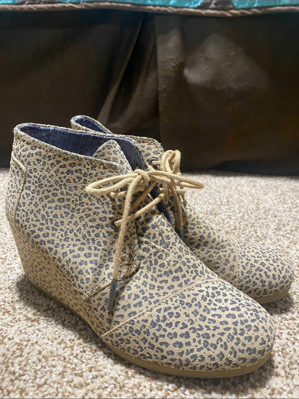 Tom’s wedge booties